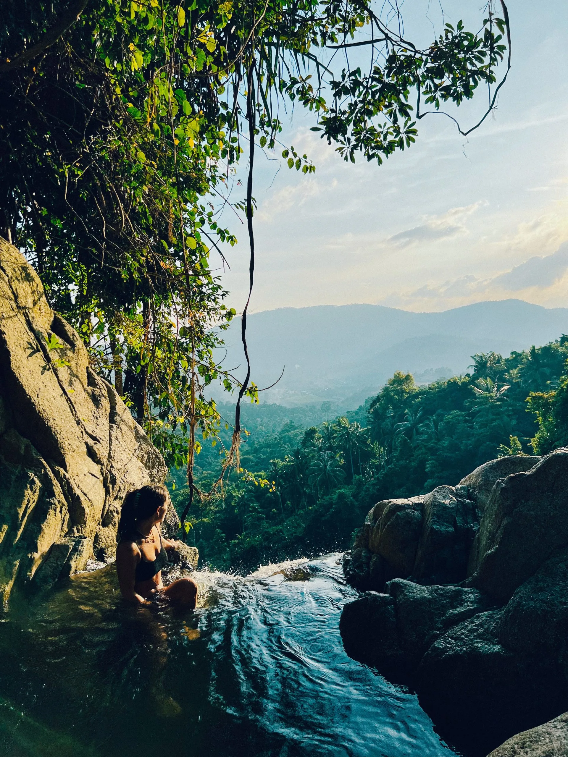 Natural infinity pool at Na Muang Waterfall 2